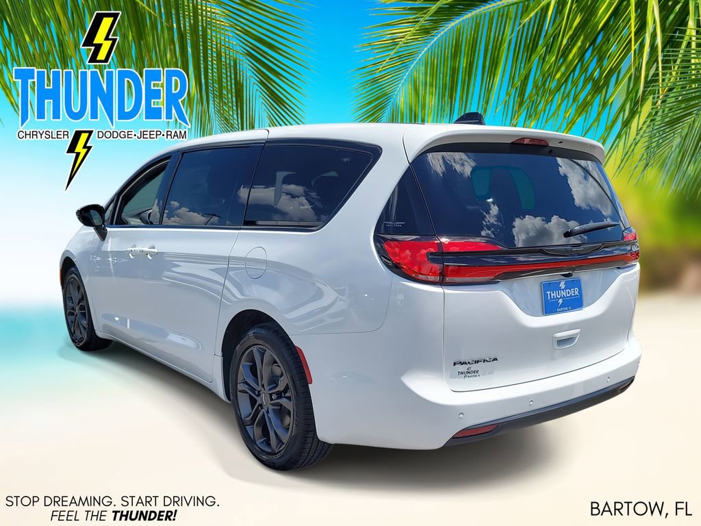 2026 Chrysler Pacifica photo 2