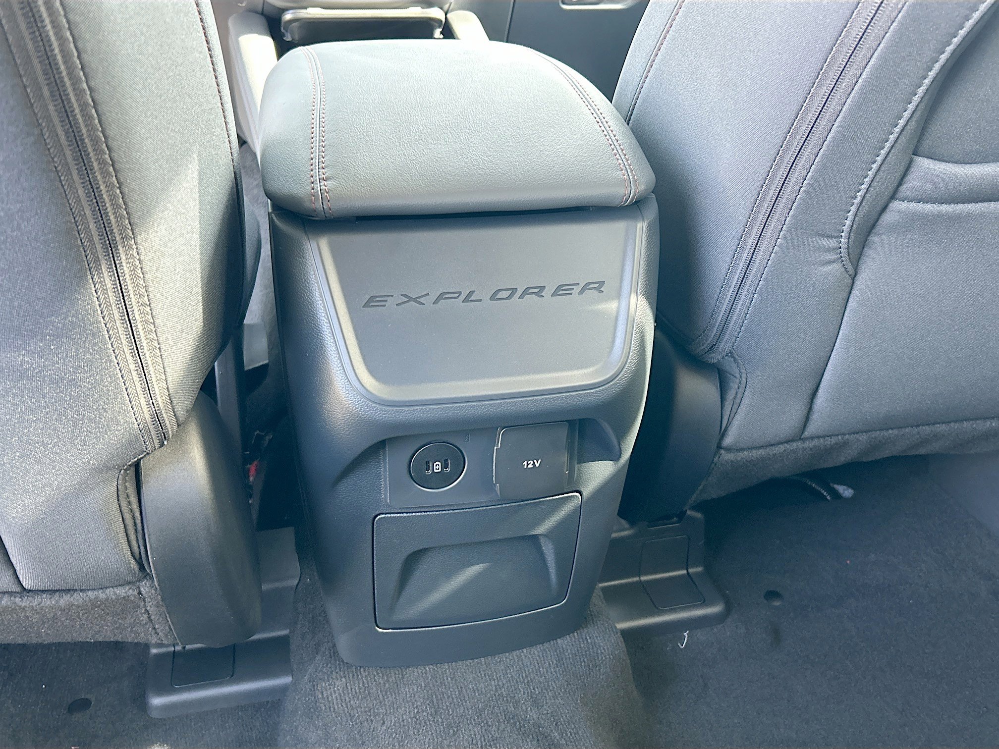 2025 Ford Explorer photo 17