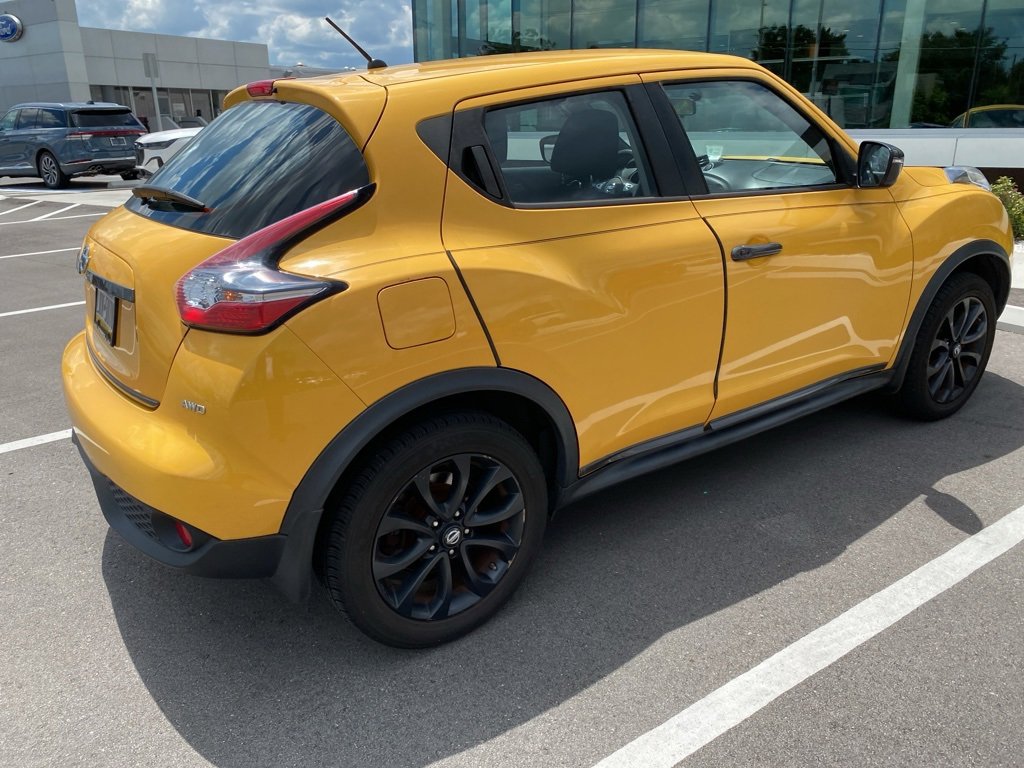 2016 Nissan Juke S photo 3