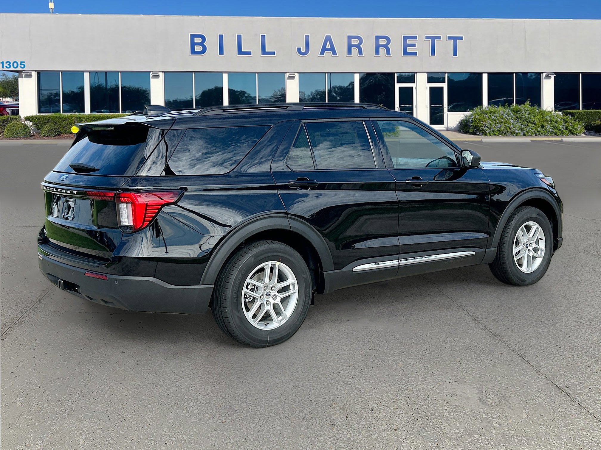2025 Ford Explorer photo 4