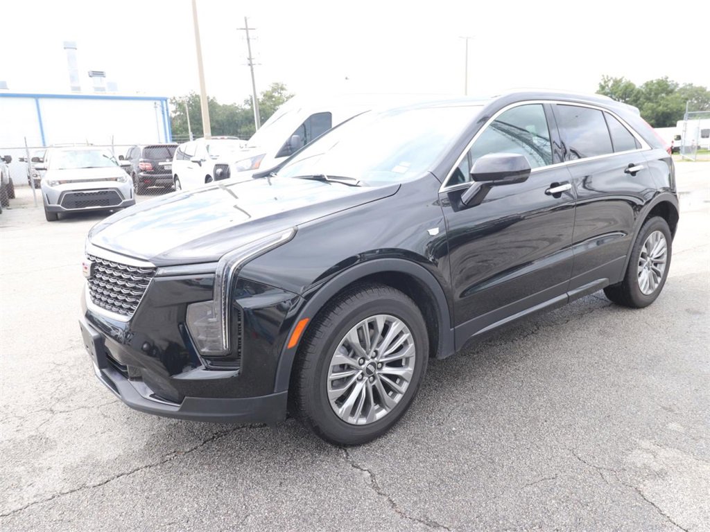 2024 Cadillac XT4 Premium Luxury photo 2