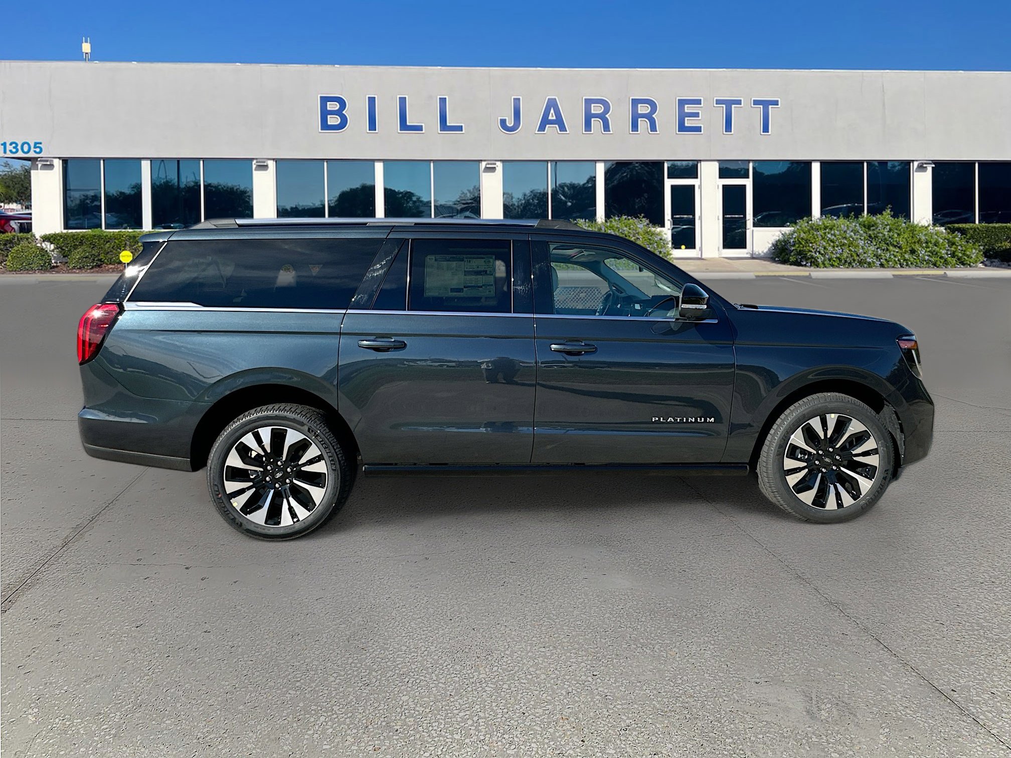 2025 Ford Expedition MAX Platinum photo 3