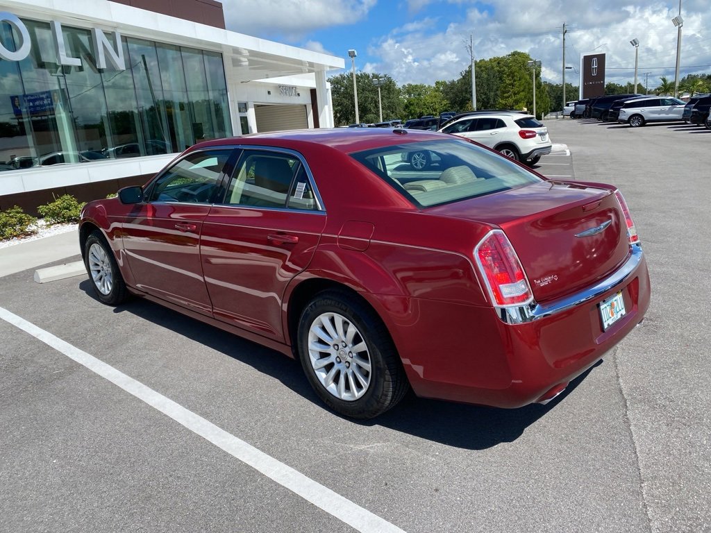 2013 Chrysler 300 Base photo 2