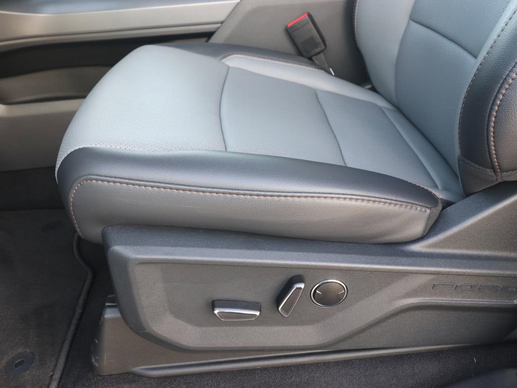 2025 Ford F-150 Lightning Lariat - Photo 18