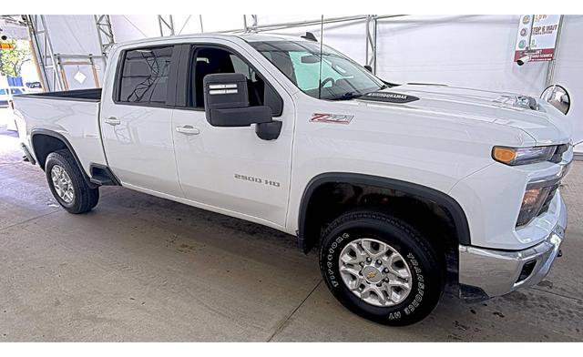 2024 Chevrolet Silverado HD's photo