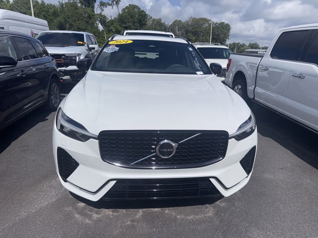 2024 Volvo XC60 B5 Plus Dark Theme AWD's photo