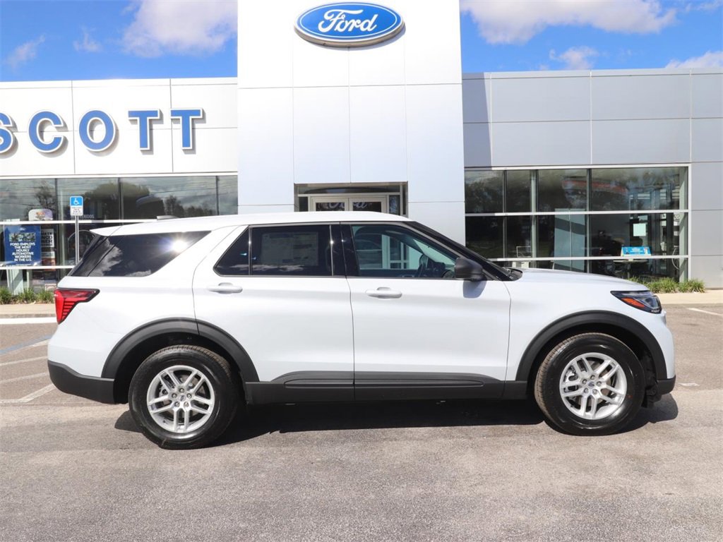 2026 Ford Explorer photo 3