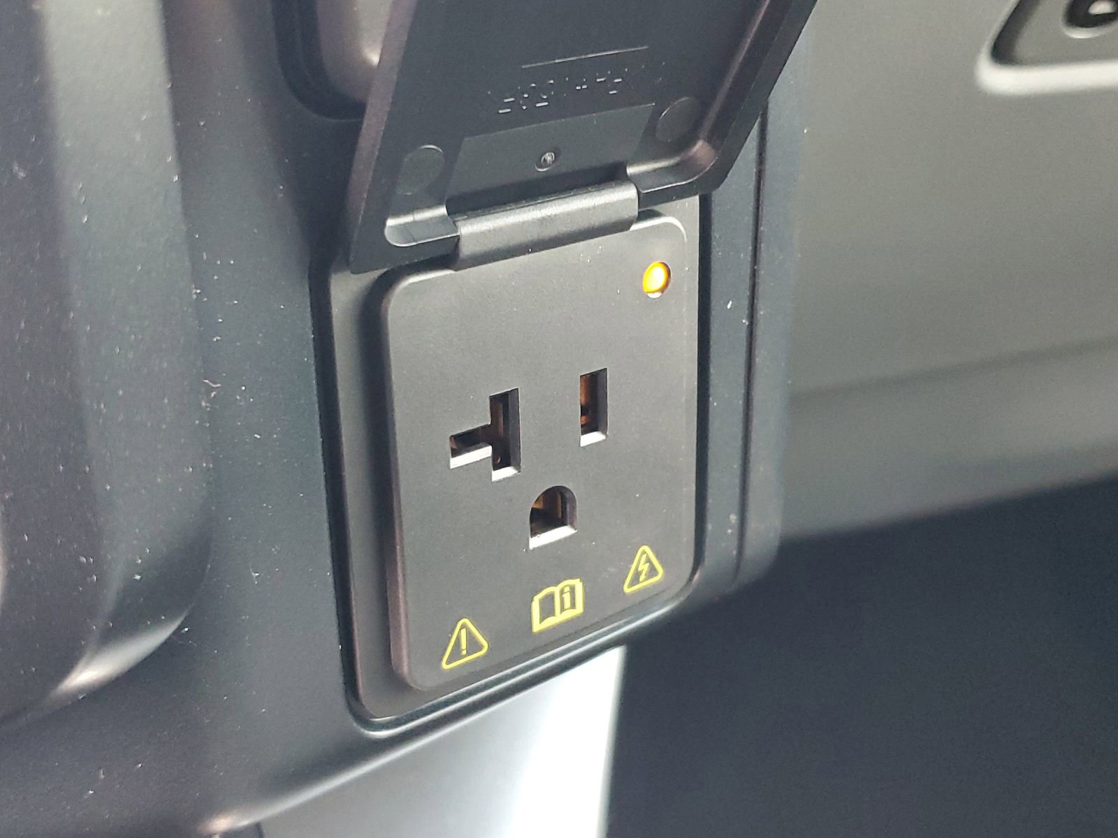 2025 Ford F-150 Lightning Flash - Photo 27