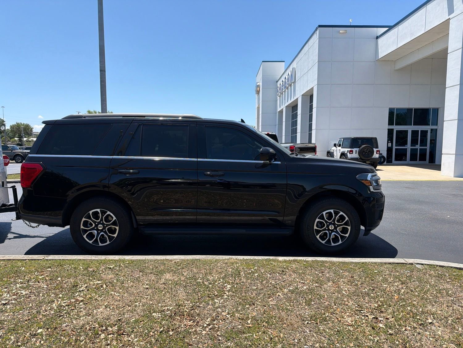 2023 Ford Expedition XLT's photo