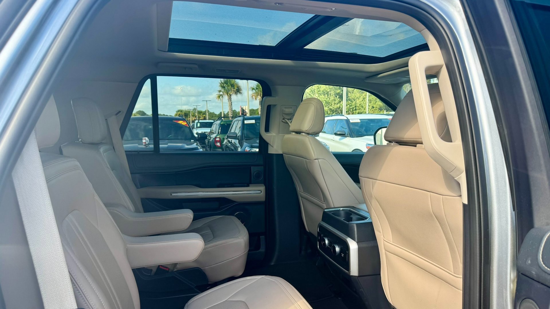 2024 Ford Expedition Limited photo 4