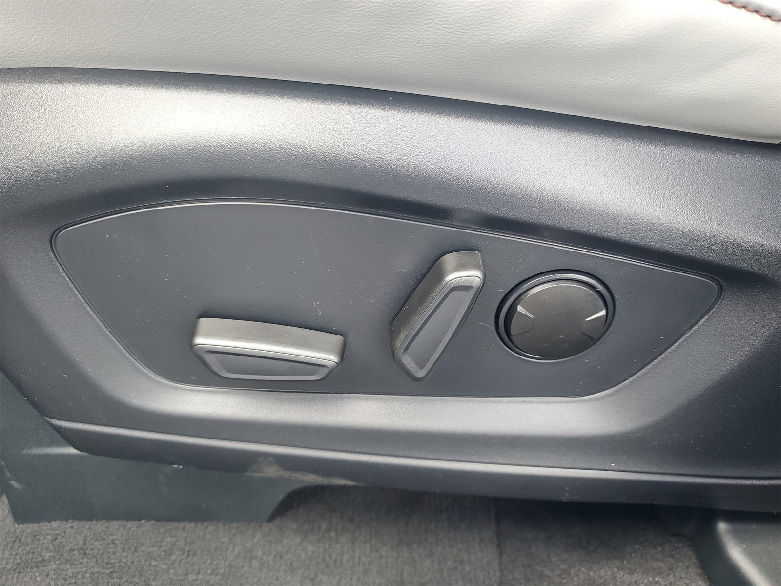 2025 Ford Explorer photo 18