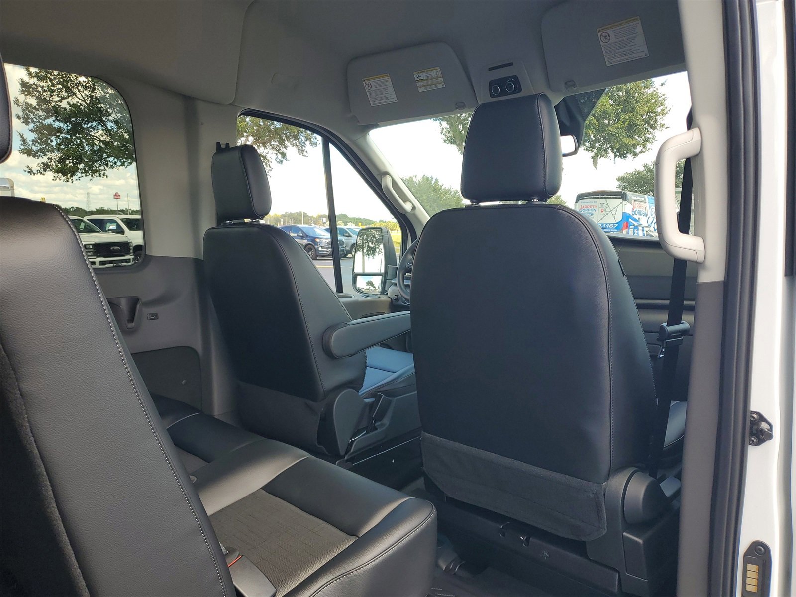 2025 Ford Transit Passenger XL photo 4