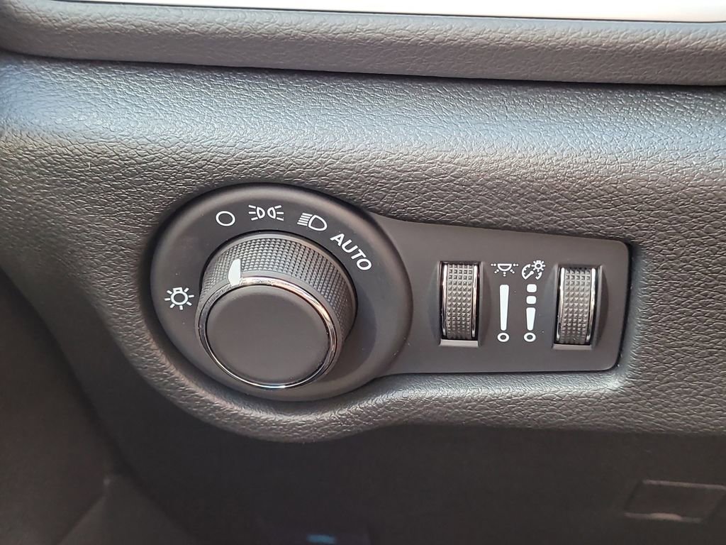 2026 Chrysler Voyager LX photo 24