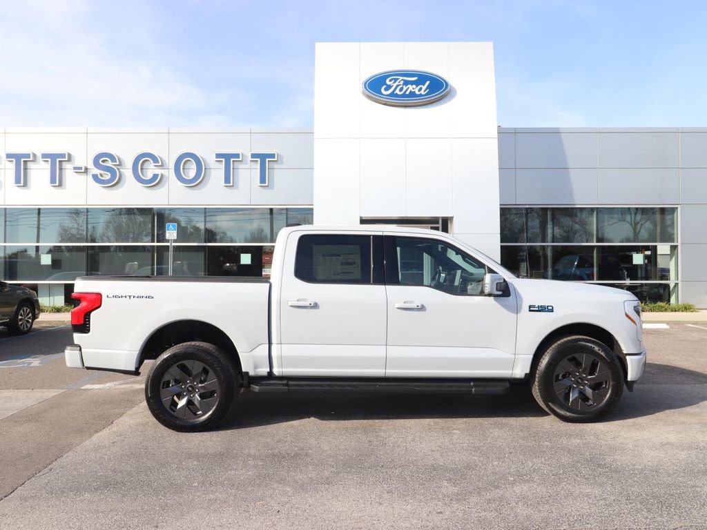 2025 Ford F-150 Lightning Lariat - Photo 17