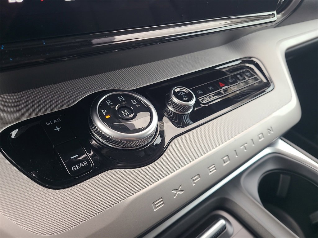 2025 Ford Expedition MAX photo 26