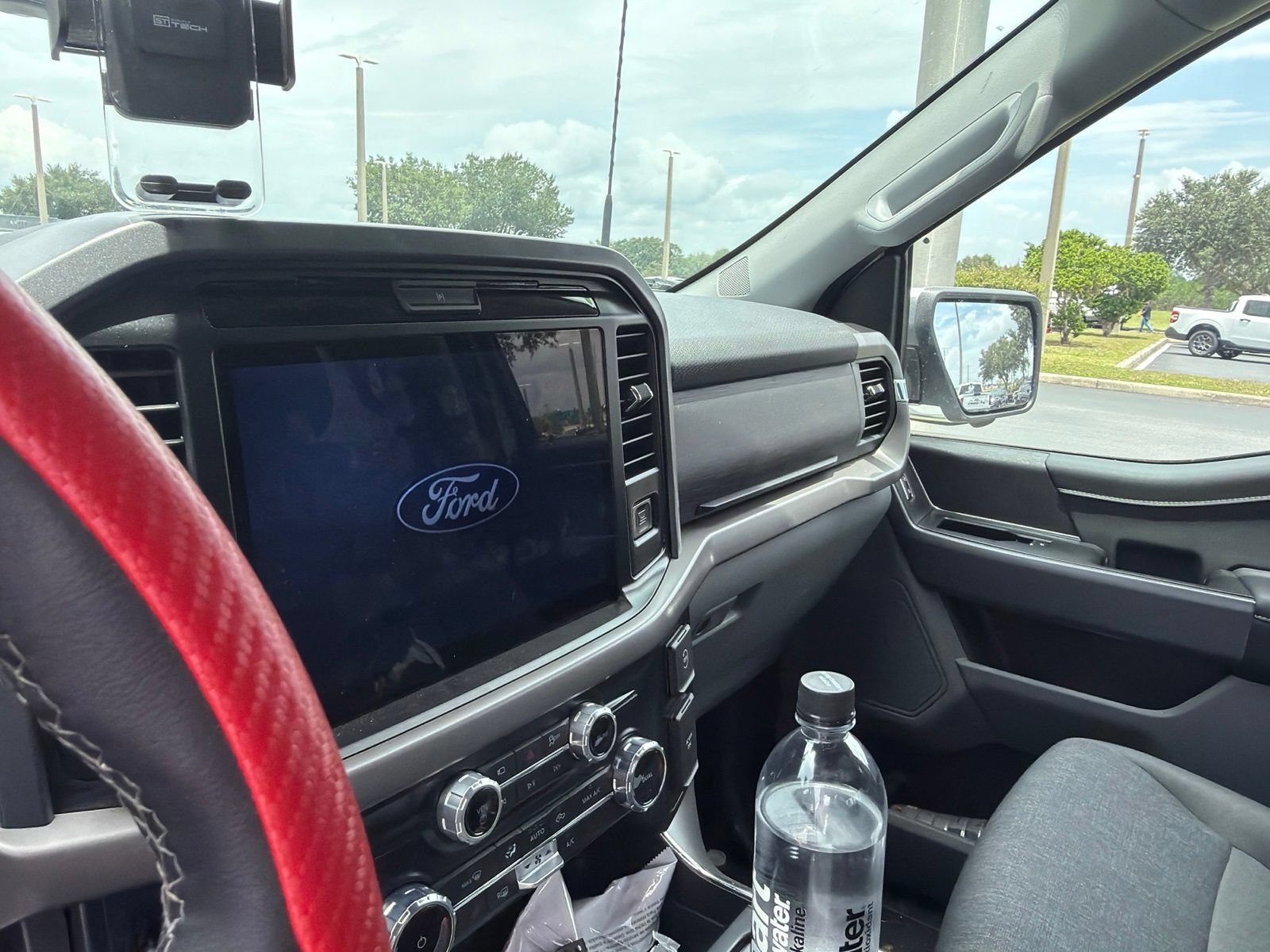 2025 Ford F-150 XLT - Photo 10
