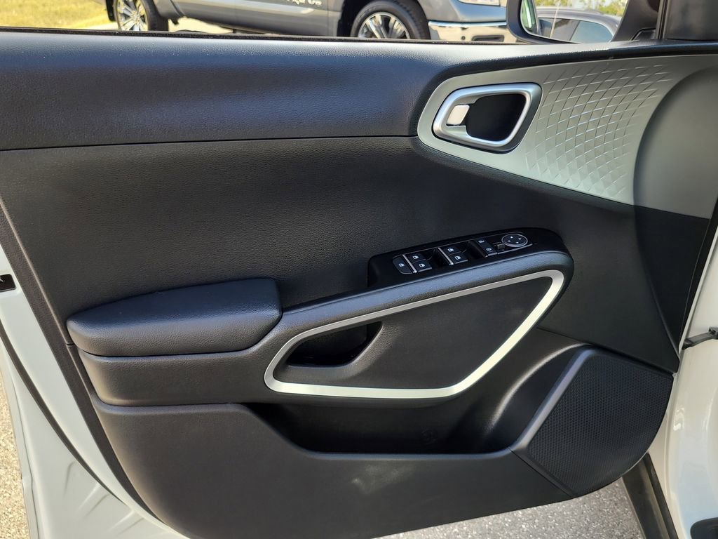 2023 Kia Soul S photo 12