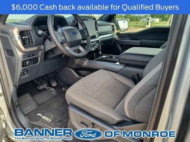 2025 Ford F-150 XLT - Photo 2
