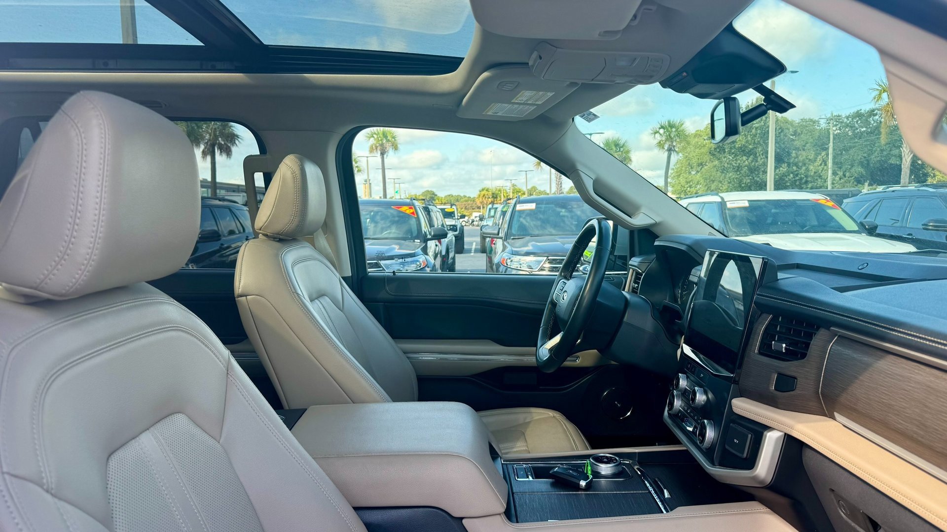 2024 Ford Expedition Limited photo 3