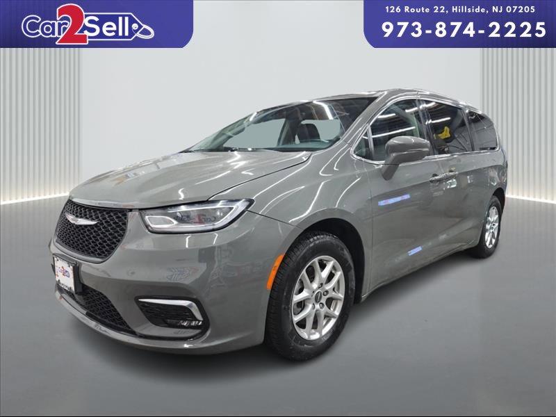 2022 Chrysler Pacifica Touring L's photo