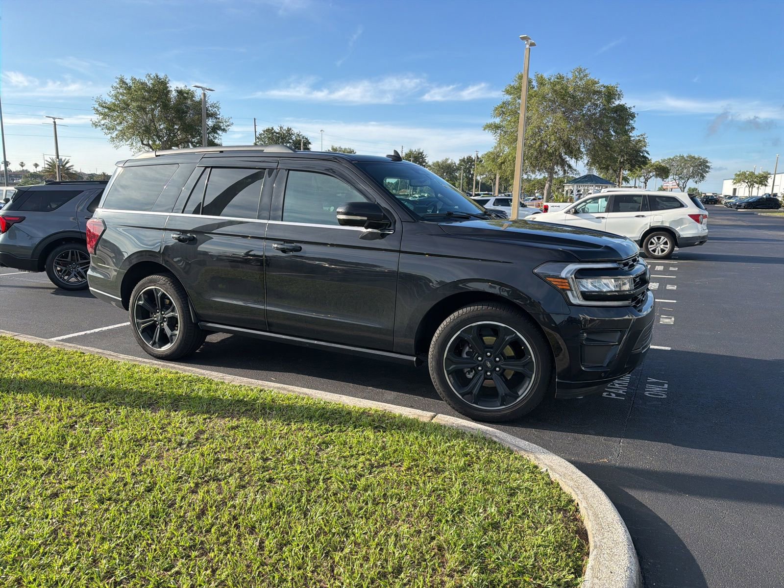 2024 Ford Expedition Limited's photo