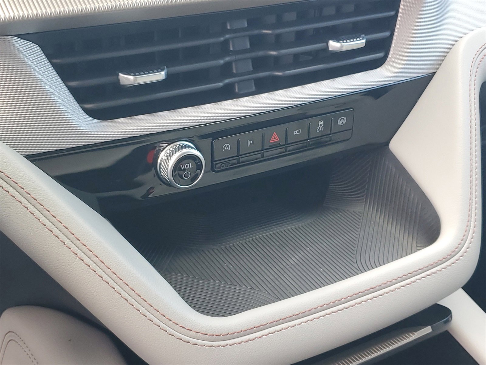 2025 Ford Explorer photo 26