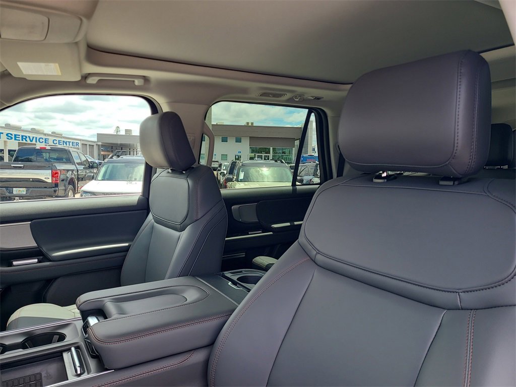 2025 Ford Expedition MAX photo 18