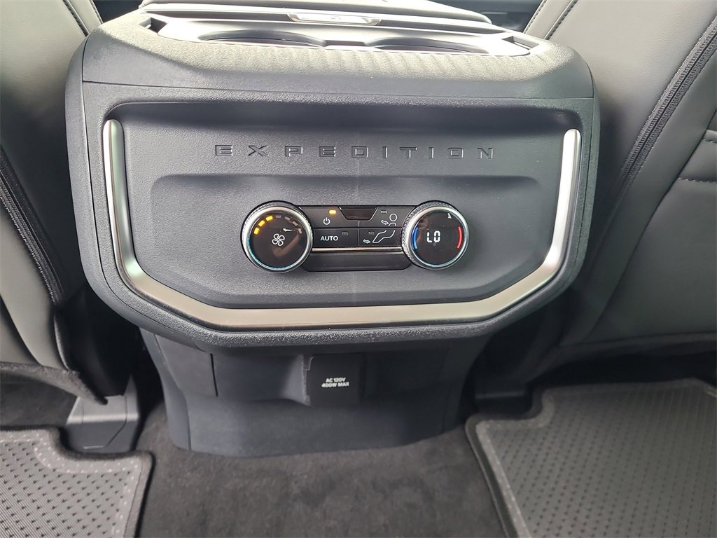 2025 Ford Expedition MAX photo 12