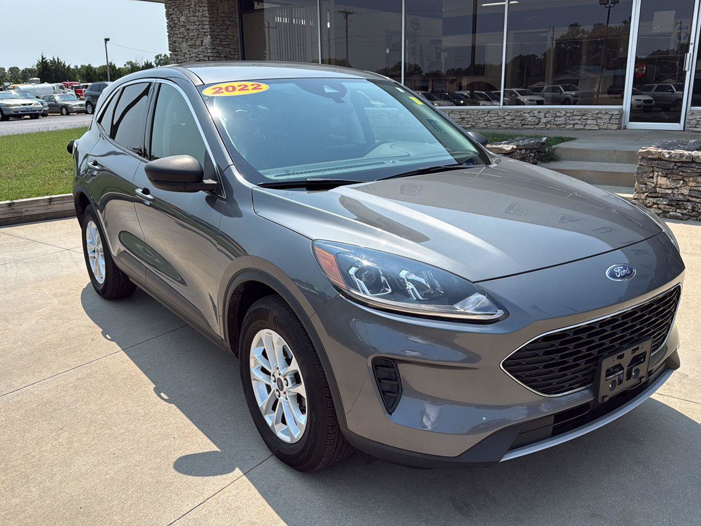 Used 2022 Ford Escape SE with VIN 1FMCU9G62NUA70563 for sale in Chanute, KS