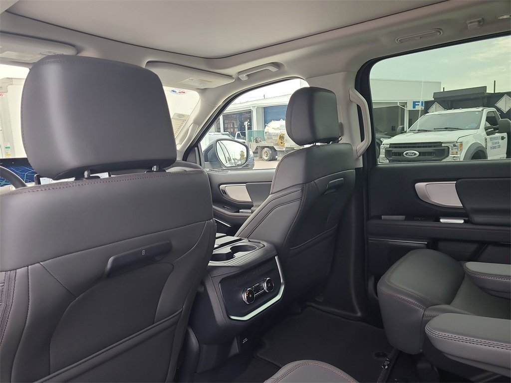 2025 Ford Expedition MAX photo 11