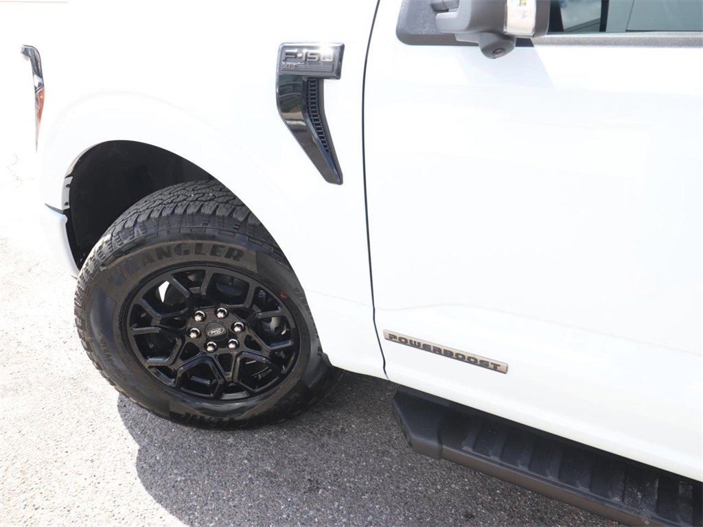 2025 Ford F-150 XLT photo 3