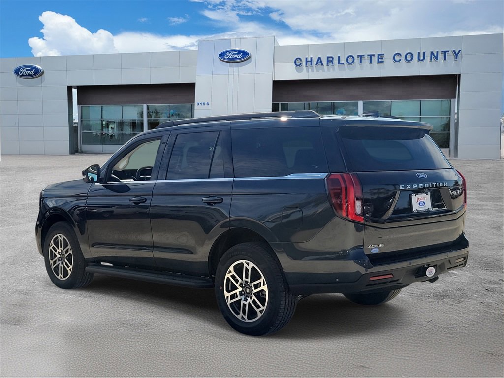 2025 Ford Expedition photo 2