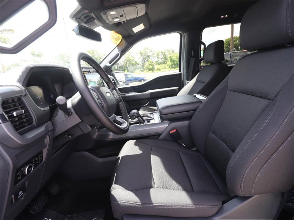 2025 Ford F-150 XLT photo 2