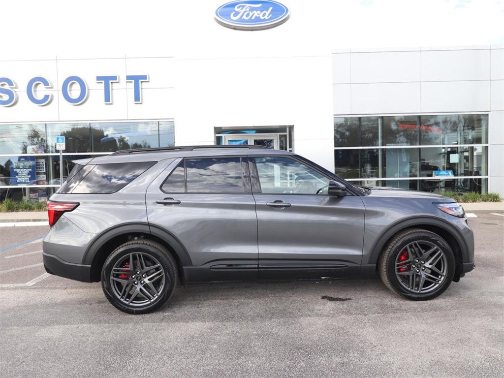 2026 Ford Explorer ST photo 4