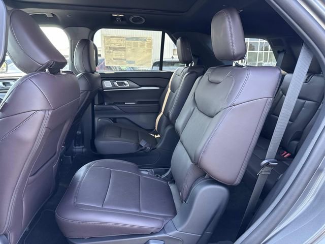 2025 Ford Explorer Platinum photo 8