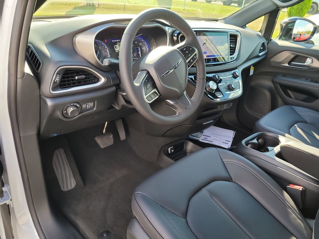 2026 Chrysler Voyager LX photo 12