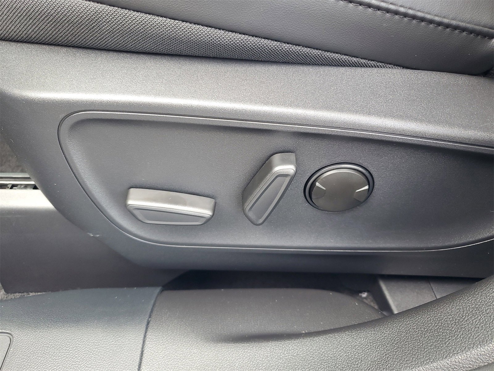 2025 Ford Escape ST-Line photo 16