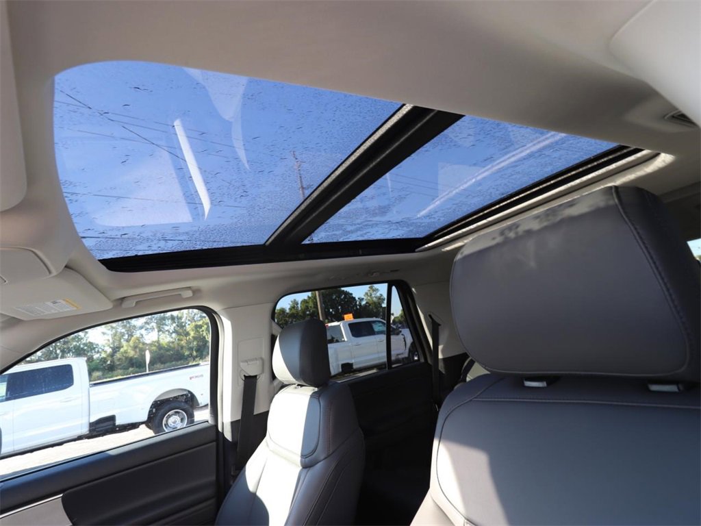 2025 Ford Expedition photo 4