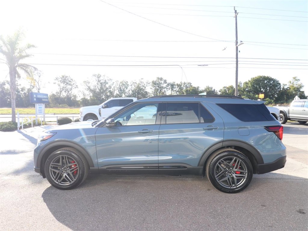 2026 Ford Explorer ST photo 3