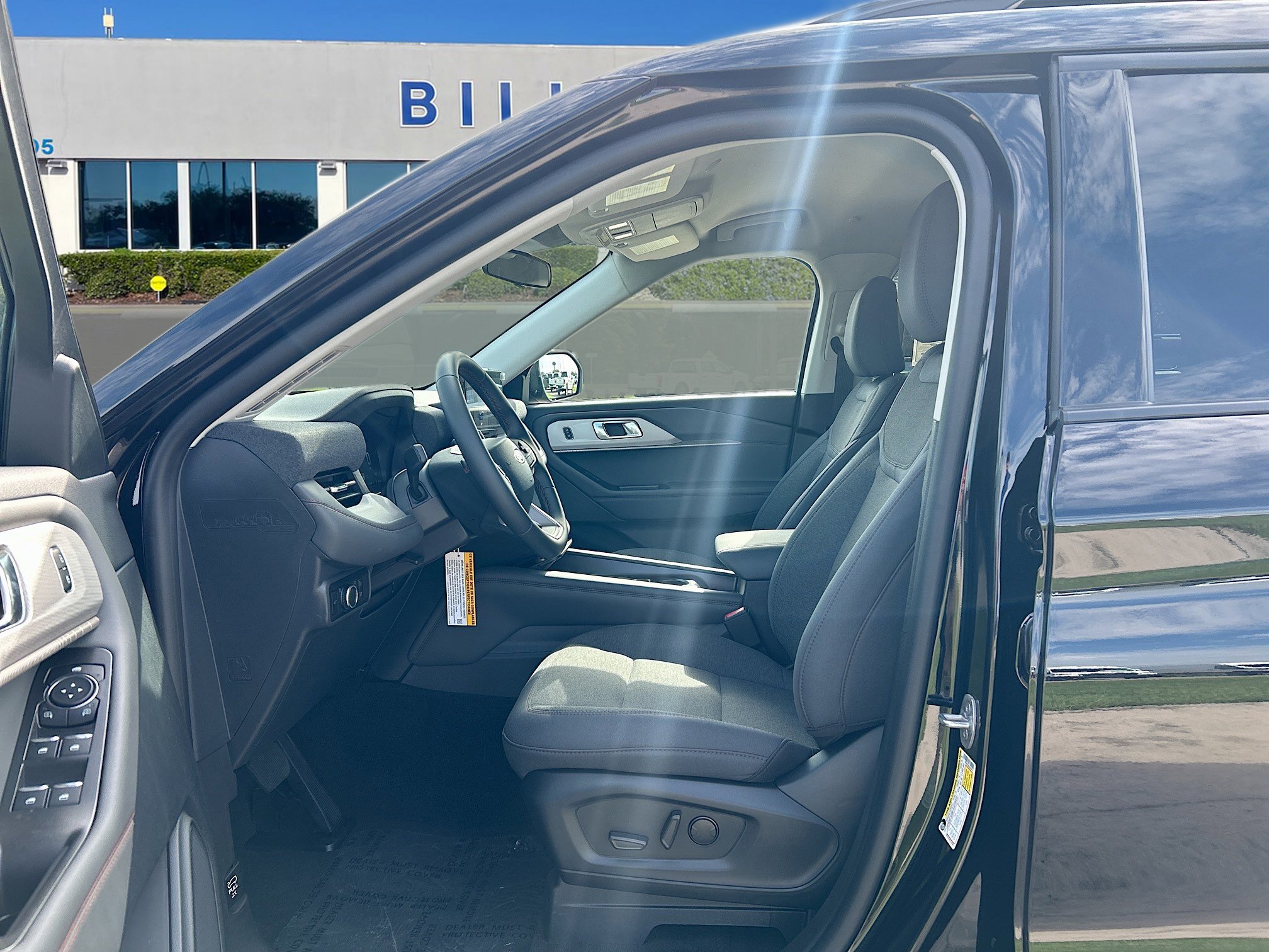 2025 Ford Explorer photo 14