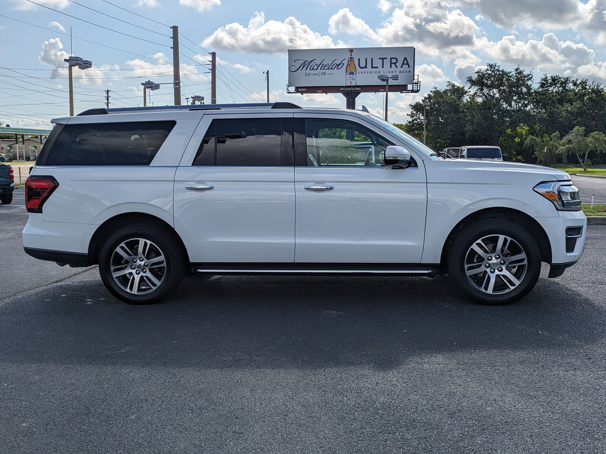 2023 Ford Expedition MAX Limited photo 4
