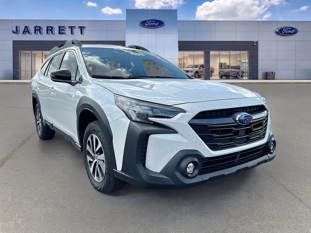 2025 Subaru Outback Premium's photo