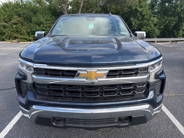 2022 Chevrolet Silverado 1500 LT photo 2