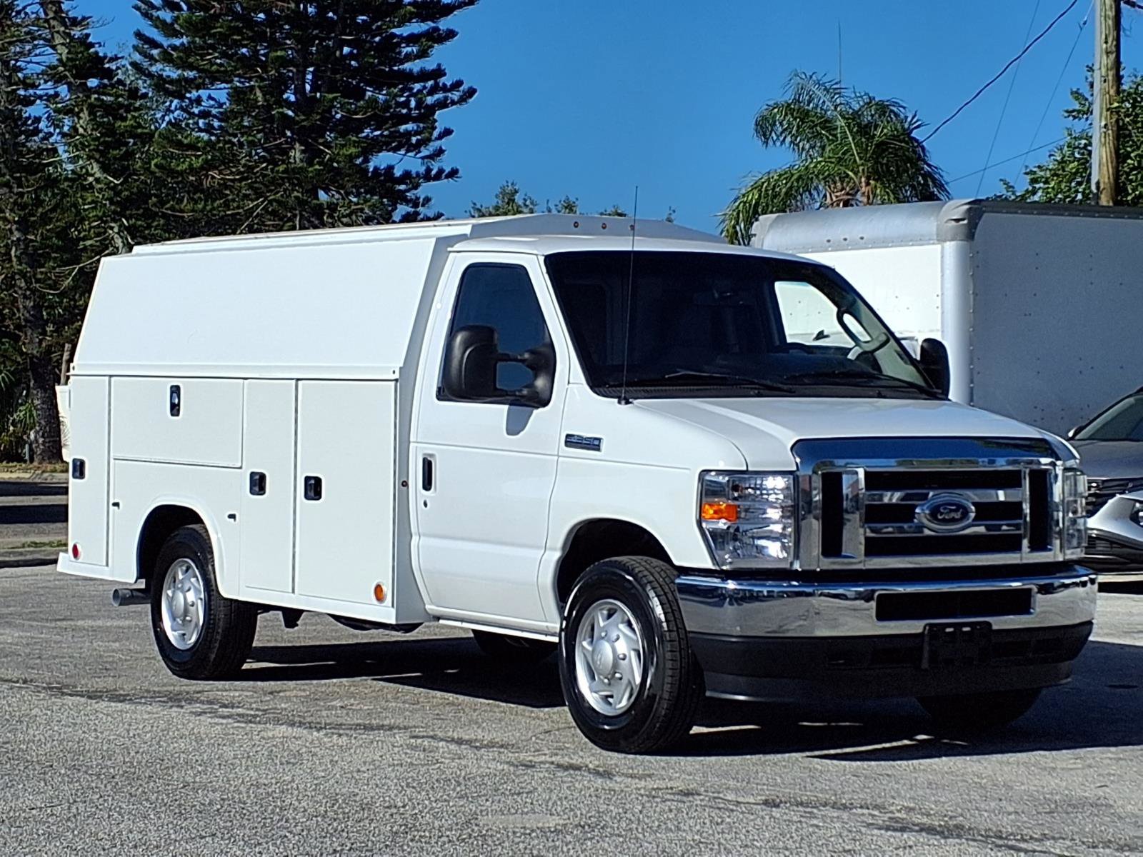 2022 Ford E-Series SRW E-350 Super Duty 138 in WB's photo