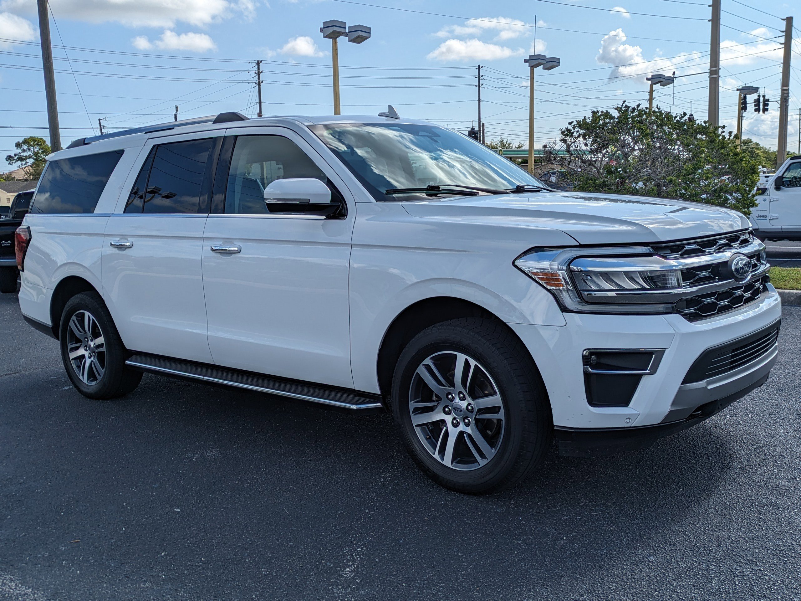 2023 Ford Expedition MAX Limited photo 3