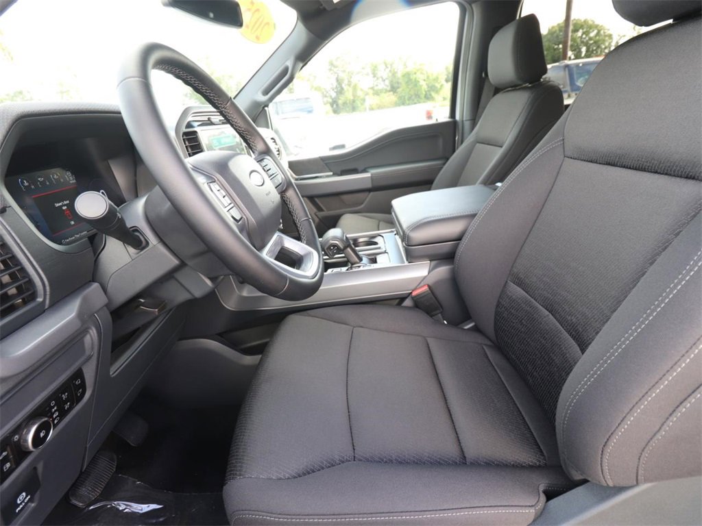 2025 Ford F-150 XLT photo 2