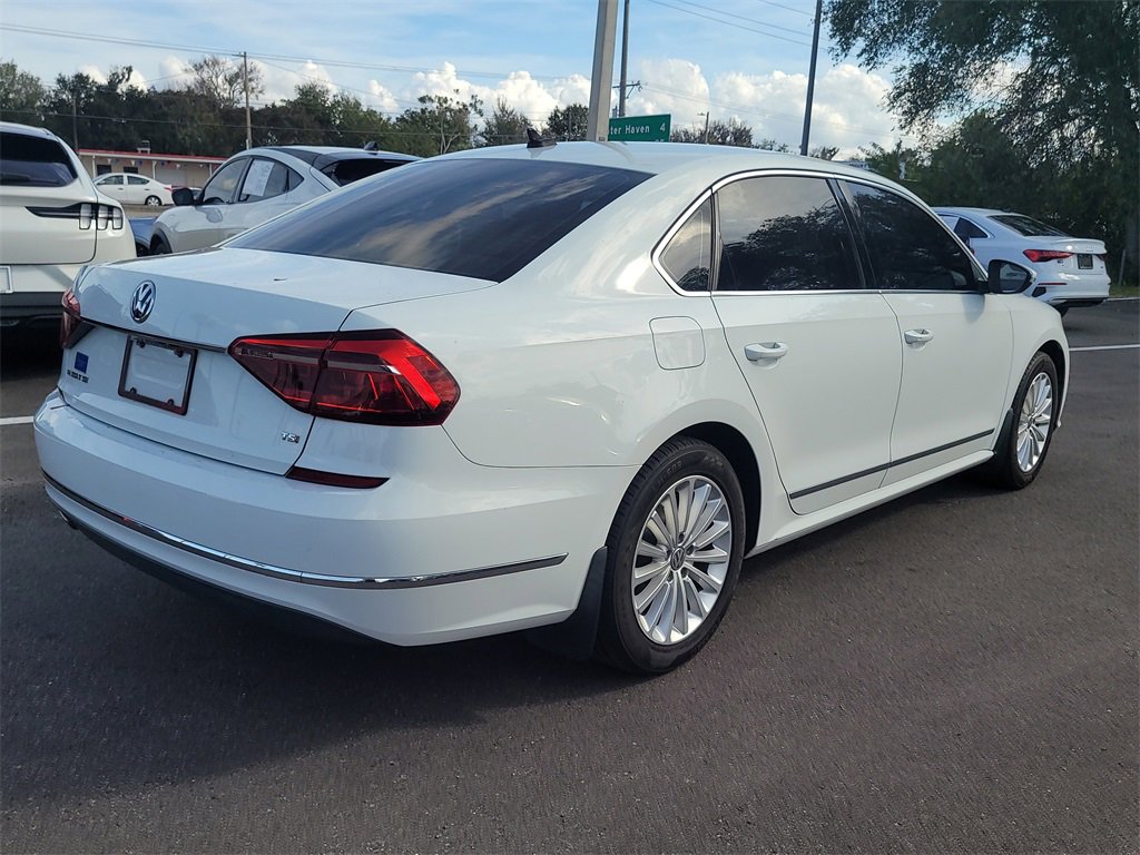 2017 Volkswagen Passat SE photo 3