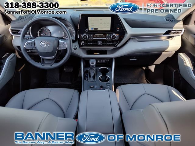 2024 Toyota Highlander LE photo 18