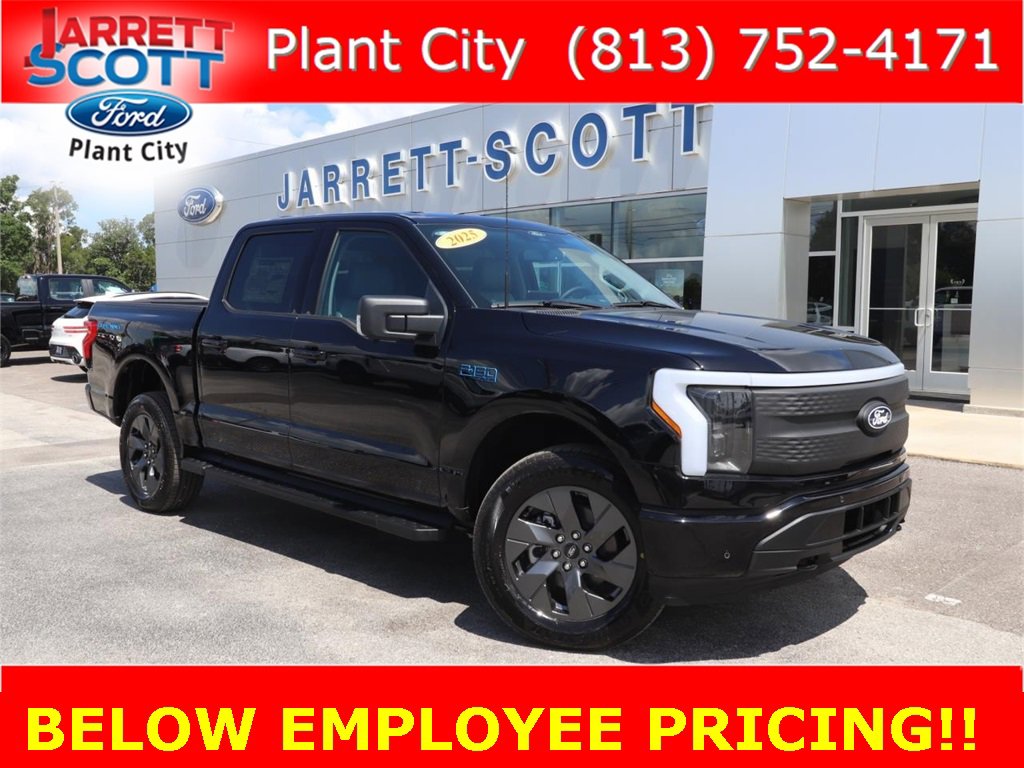 2025 Ford F-150 Lightning Flash's photo