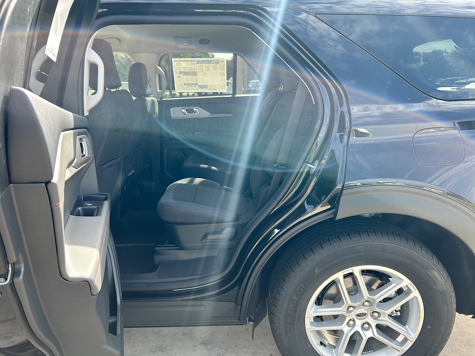 2025 Ford Explorer photo 16